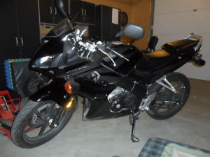 $2,200 Honda CBR 2007 - Sarnia Motorcycles