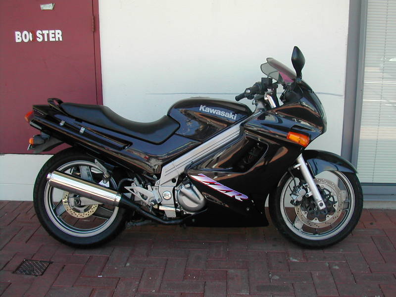2,950 Kawasaki ZZR 250cc - Perth Motorcycles