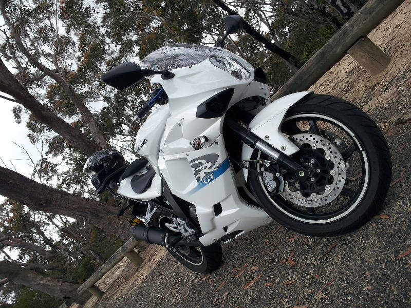 White Hyosung gtr 250cc - Sydney Motorcycles
