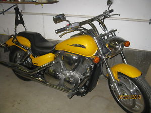 yellow Honda VTX 1300C - Lethbridge Motorcycles