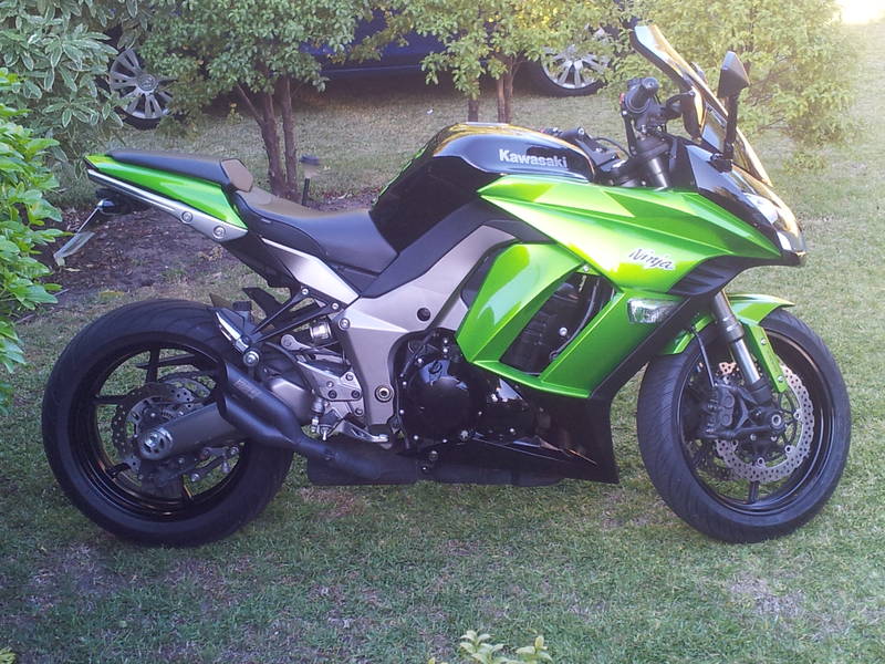 1000 Kawazaki Green and Black - Melbourne Motorcycles