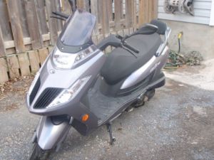 kymco Scooter 200i frost - Kingston Motorcycles