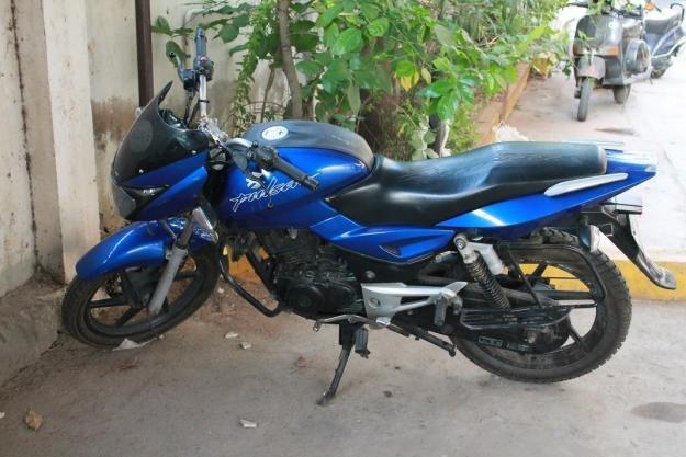 bajaj pulsar 180cc in a very well condition - Delhi Motorcycles