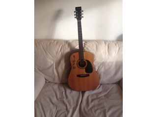 Acoustic guitar and wall mount  - London Musical Instruments