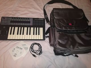 Novation remote 25sl keyboard and gig bag  - London Musical Instruments