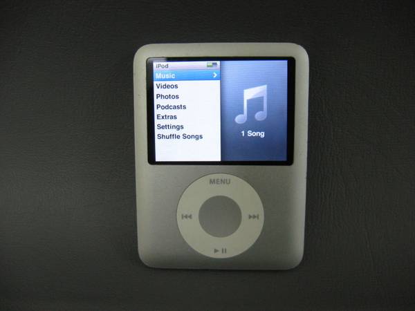 Apple iPod Nano 3RD Generation Silver - New York Electronics
