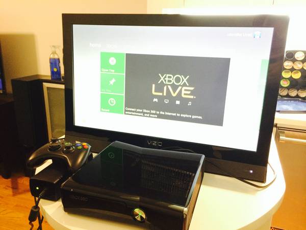 Xbox 360 Slim 250GB + 4 Controllers - New York Electronics
