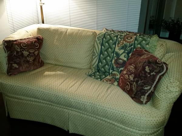 Sofa in excellent condition - Chicago Furniture