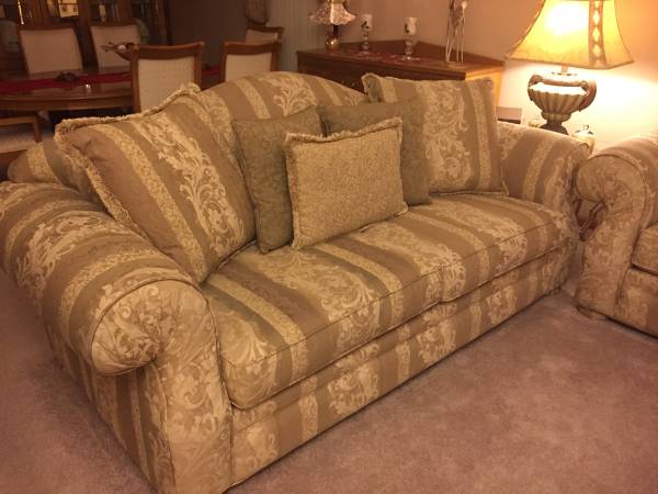 1 Full Size Sofa - Chicago Furniture