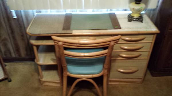 Desk with chair - Chicago Furniture
