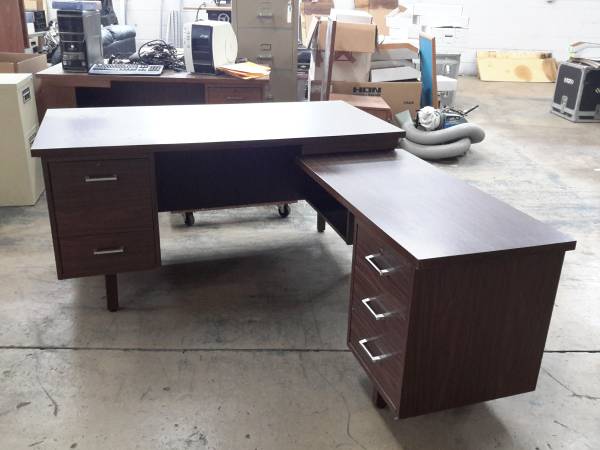 Office furniture desks misc - Chicago Furniture