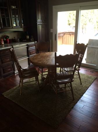 Oak kitchen table and chairs - Chicago Furniture
