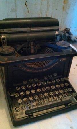 Antique typewriter, smith & Corona  - Chicago Furniture