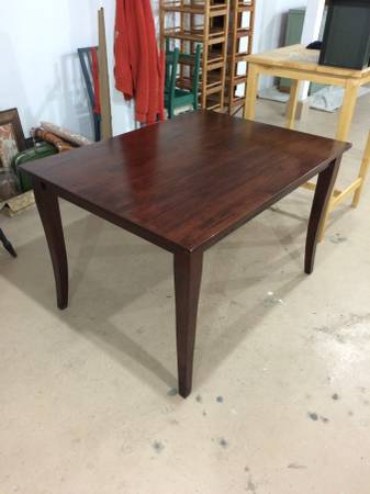 Wooden dining table - Chicago Furniture