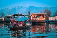 Kashmir Honeymoon TourPackage - Srinagar Hotels, Motels, Resorts, Restaurants