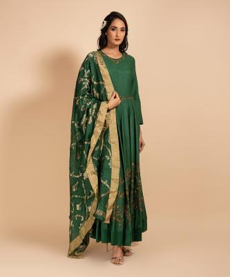 Discover Ethnic Glamour: Buy Anarkali Suits at Mirraw Luxe Now