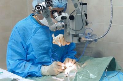 Expert Cataract Surgeon - Regain Crystal Clear Vision! - Delhi Health, Personal Trainer