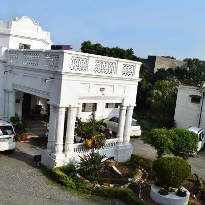 Book The Best Family Hotel in Dehradun - Hotel Sukhsadan