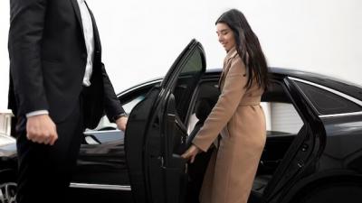 Looking for Luxury Limo Service in Palm Beach?