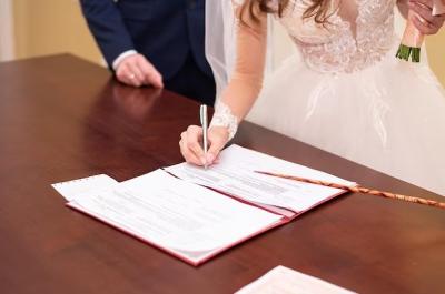 Marriage contracts and cohabitation agreements