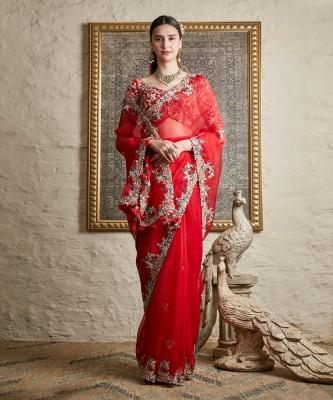 Grab Trending Sarees for Women Online at Best Prices | Mirraw Luxe