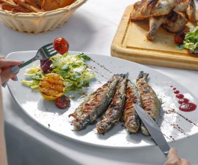 Visit the Best Restaurant For Delicious Seafood  - Dubai Hotels, Motels, Resorts, Restaurants