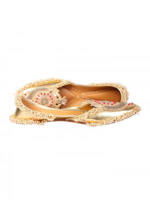 Golden Crown Jutti - Elegance and Opulence for Your Wedding Ensemble