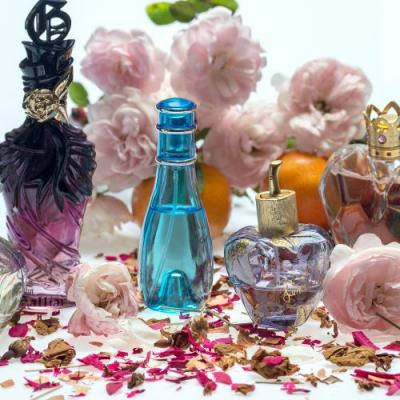 Find your Signature Scent with Free Perfume Samples