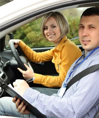 Accredited Driving School in Chadstone offers high-quality Driving Lessons