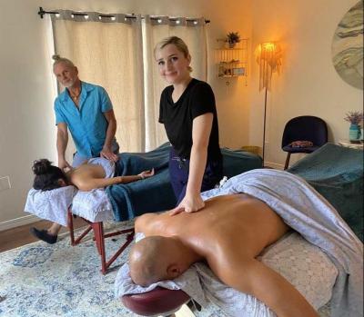 Couples Massage in Austin at Great Price - Austin Professional Services