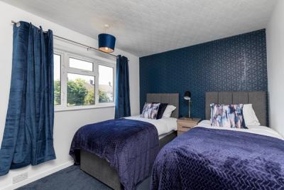 Stay Crawley Serviced Apartments: Explore With Oscar Owen Accommodation