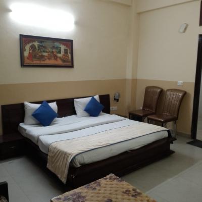 Shyam Vandana Single Room PG in Noida sector 18 - Other Rooms Shared