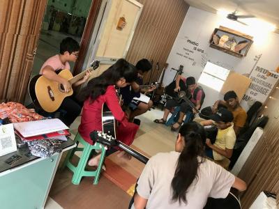 DAZLER GUITAR CLASSES - Nagpur Art, Music