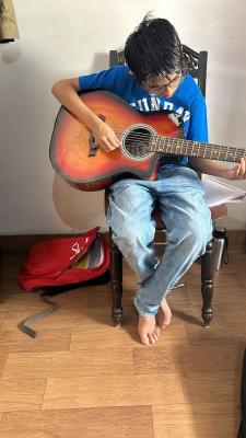 DAZLER GUITAR CLASSES - Nagpur Art, Music