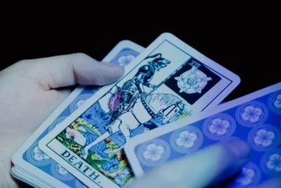 Best Local Tarot Card Readers in Kolkata, India