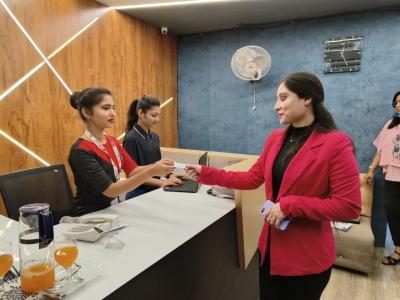 Air hostess training institute - Delhi Tutoring, Lessons