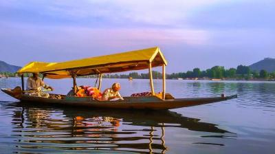 Kashmir Tour Packages from Surat: Indulge in Luxury