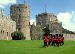 Explore the Royal Legacies of Buckingham Palace and more with Private Guided Tours London