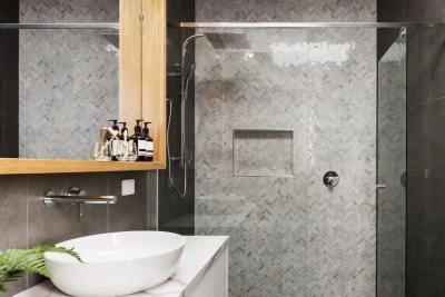 Semi-Frameless Shower Screens: The Perfect Blend of Style and Functionality in Adelaide - Adelaide Construction, labour