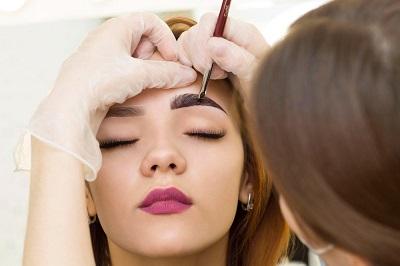 Bakersfield's Eyeliner Artistry: Perfect Your Look Today!