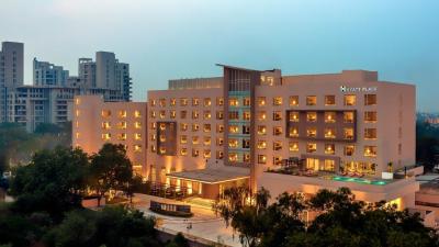Cheap banquet halls in gurgaon - Delhi Hotels, Motels, Resorts, Restaurants