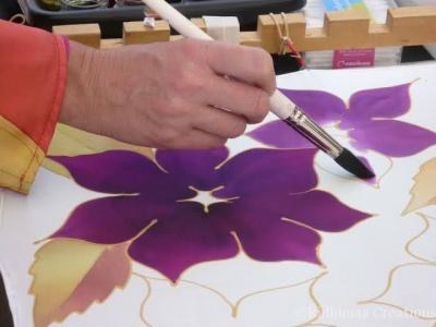 Why choose fabric painting classes online for creative expression?